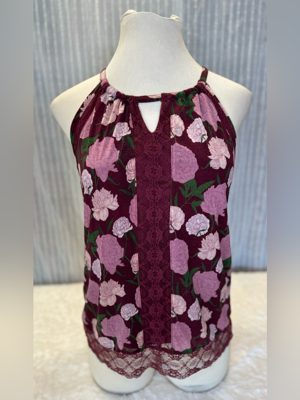 41 Hawthorn Plum and Pink Floral Lace Halter Style Tank Top in Size Medium D70
